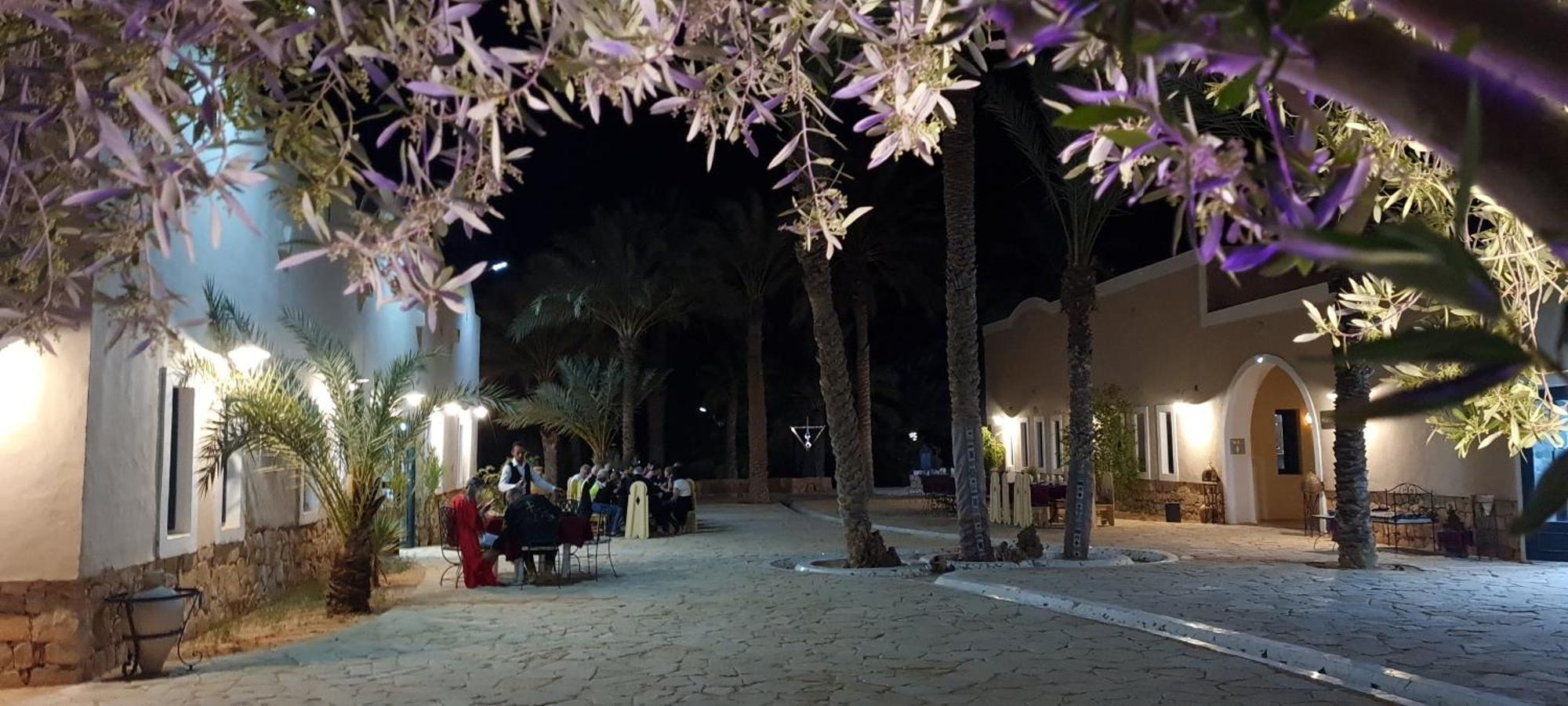 Hotel Pansy Qasr Ghilan Exterior foto